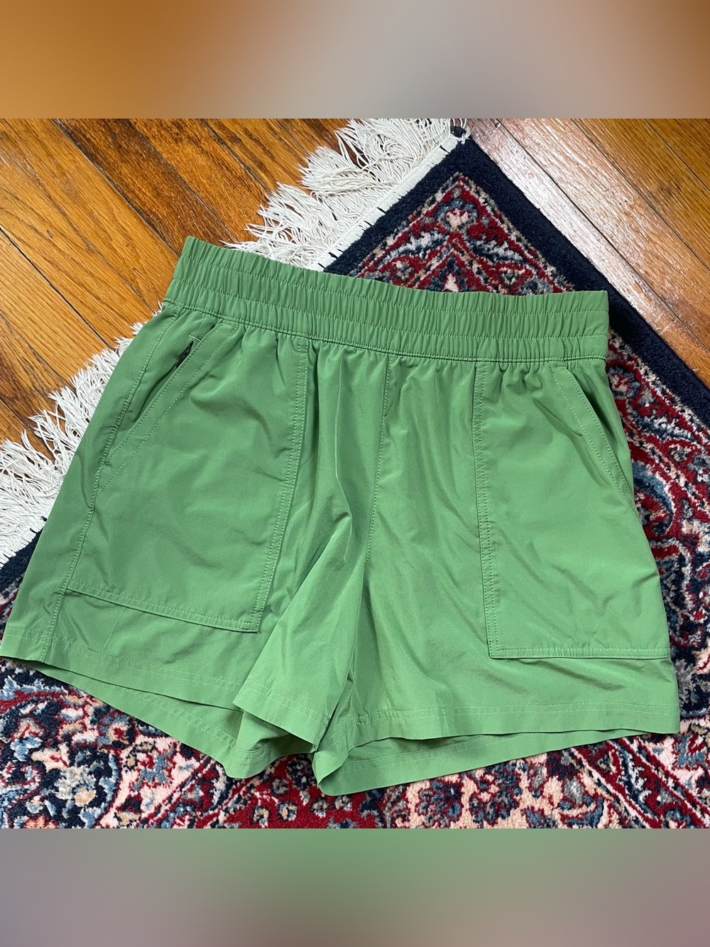 Athleta Wayfind Shorts in Green